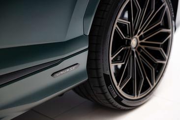 Lamborghini Urus — photo 48