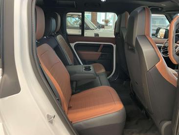 Land Rover Defender Blanc P635 OCTA AWD Auto. 26MY — photo 9