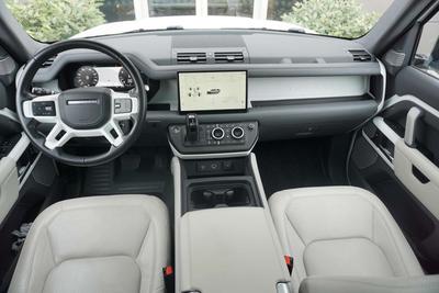 Land Rover Defender 130 First Edition P400
