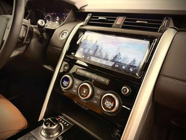 Land Rover Discovery D240 HSE — photo 23