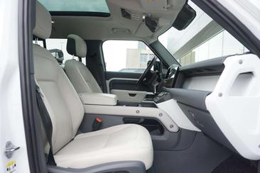 Land Rover Defender 130 First Edition P400 — photo 11