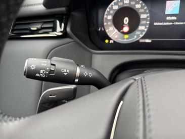 Land Rover Range Rover Velar Dynamic SE PANO+ACC D300 AWD — photo 19