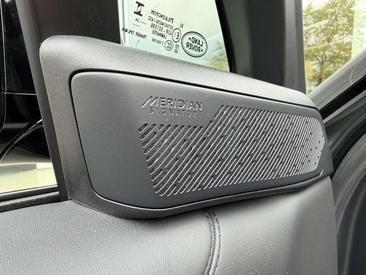 Land Rover Range Rover Autobiography P550e — photo 18