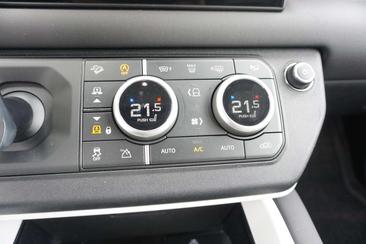 Land Rover Defender 90 D200 S — photo 13