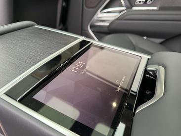 Land Rover Range Rover Autobiography P550e — photo 22