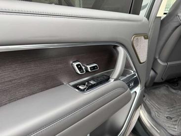Land Rover Range Rover Autobiography P550e — photo 27