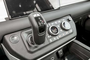 Land Rover Defender 90 SE 3.0 Diesel D250 — photo 12