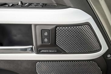 Land Rover Defender 90 SE 3.0 Diesel D250 — photo 17