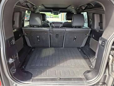 Land Rover Defender 110 X-Dynamic SE 3.0 D MHEV D250 — photo 11