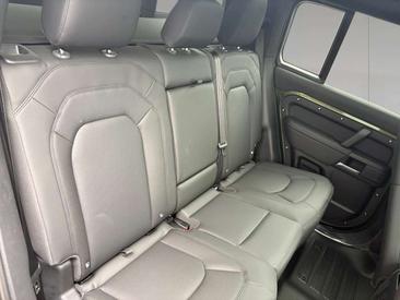 Land Rover Defender 110 D250 S AWD Auto 26MY Vert — photo 5