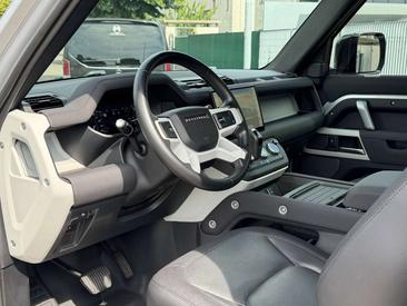 Land Rover Defender 90 X-Dynamic SE Awd 3.0d I6 Mhev 200cv — photo 9