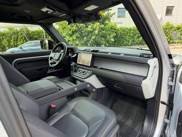 Land Rover Defender 90 X-Dynamic SE Awd 3.0d I6 Mhev 200cv — photo 12