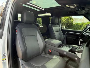 Land Rover Defender 90 X-Dynamic SE Awd 3.0d I6 Mhev 200cv — photo 13