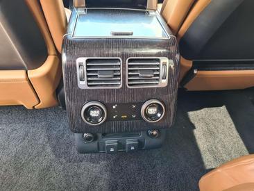 Land Rover Range Rover D300 — photo 11