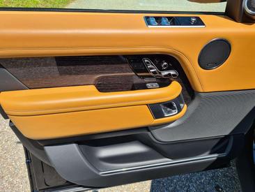 Land Rover Range Rover D300 — photo 13