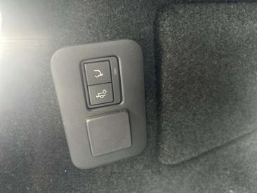 Land Rover Range Rover Evoque P300e R-Dynamic HSE AHK 20-Zoll Matrix LED Noir — photo 18