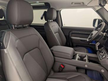 Land Rover Defender 90 X-dynamic Se Awd 3.0d I6 Mhev 200cv Auto — photo 8