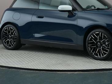 Mini Electric Favoured Cooper SE — photo 18