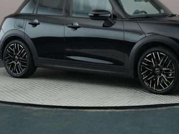 Mini 5 Portes Favoured Cooper S — photo 18