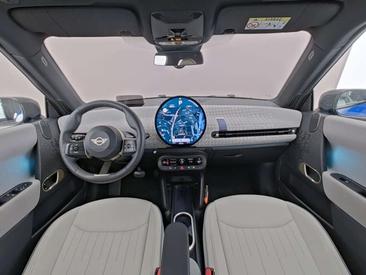 Mini Hatch Favoured Cooper SE — photo 4