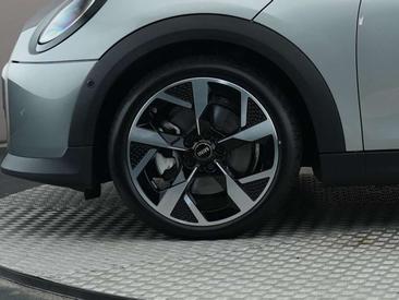 Mini 5 Portes Favoured Cooper — photo 15
