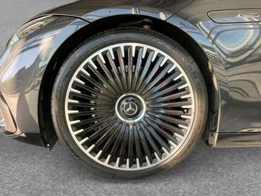 Mercedes EQS 53 — photo 14