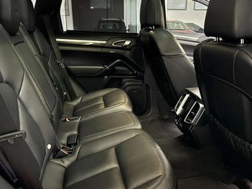 Porsche Cayenne III E-hybrid S — photo 17