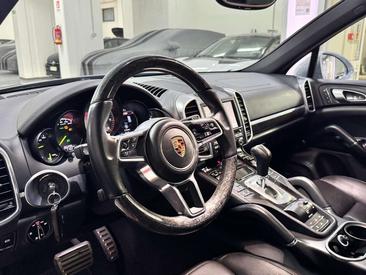 Porsche Cayenne III E-hybrid S — photo 19