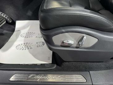Porsche Cayenne II S — photo 13