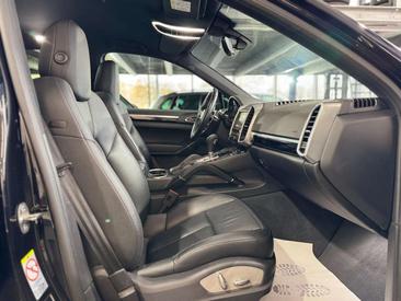 Porsche Cayenne II S — photo 14