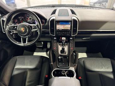 Porsche Cayenne II S — photo 16
