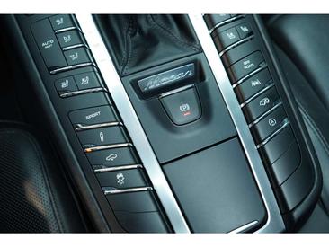Porsche Macan Electrique GTS — photo 16