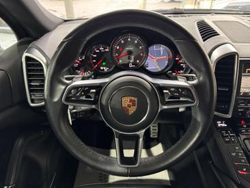 Porsche Cayenne II S — photo 17