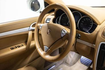 Porsche Cayenne III GTS — photo 25