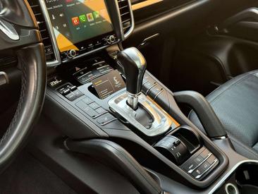 Porsche Cayenne III — photo 14