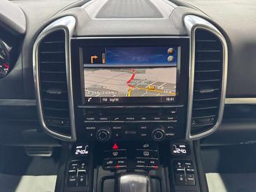 Porsche Cayenne II S — photo 20