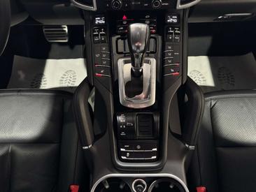 Porsche Cayenne II S — photo 21