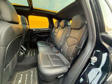 Porsche Cayenne III — photo 16