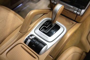 Porsche Cayenne III GTS — photo 28