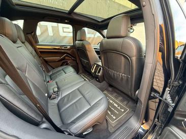 Porsche Cayenne III — photo 19