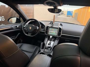 Porsche Cayenne III — photo 20