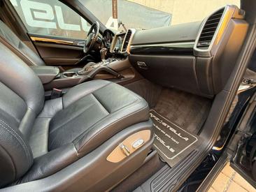 Porsche Cayenne III — photo 26