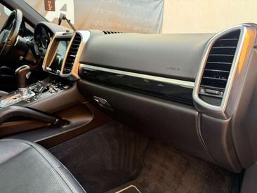 Porsche Cayenne III — photo 27