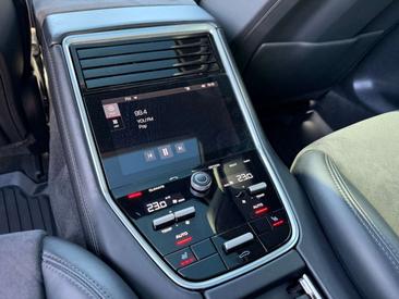 Porsche Panamera II GTS — photo 19