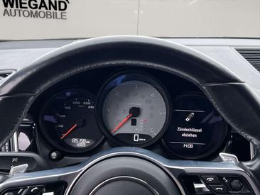 Porsche Macan Electrique S — photo 13