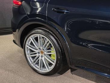 Porsche Cayenne III Turbo S E-Hybrid — photo 8