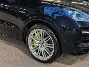 Porsche Cayenne III Turbo S E-Hybrid — photo 9