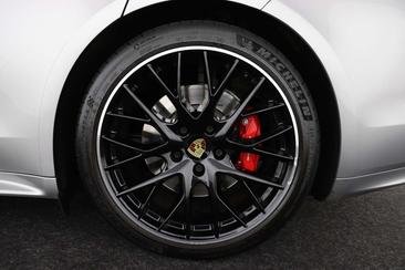Porsche Panamera II GTS — photo 14