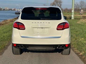 Porsche Cayenne III S — photo 19