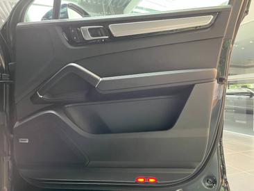 Porsche Cayenne III Coupé Platinum Edition — photo 19